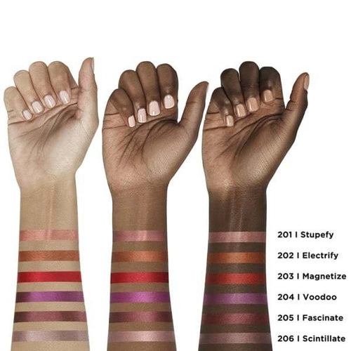 Encre à Lèvres Matte Rouge Signature – Tenue Extrême