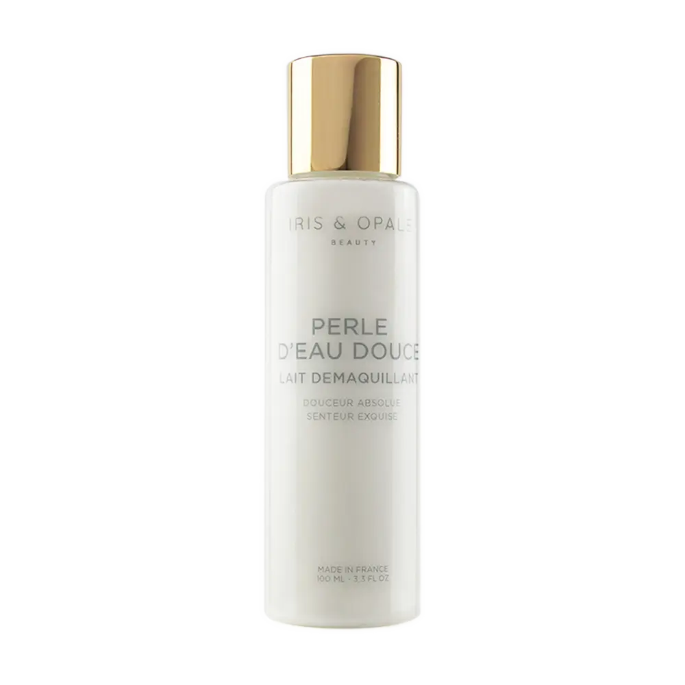 Perle d'eau sur fond blanc